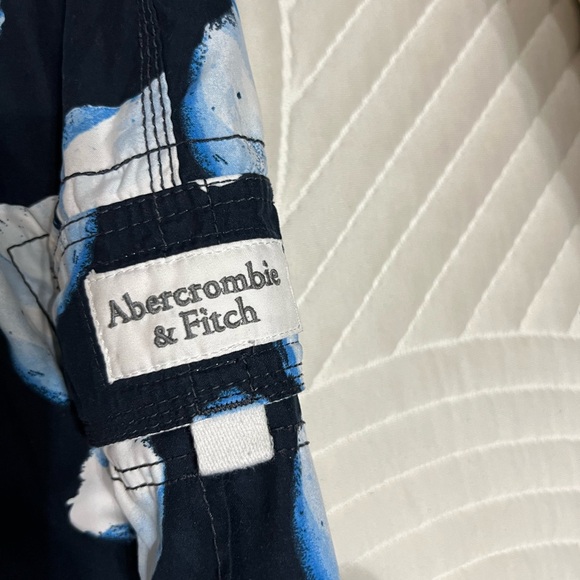 Men’s size Medium Abercrombie and Fitch swim trunks - Picture 5 of 5